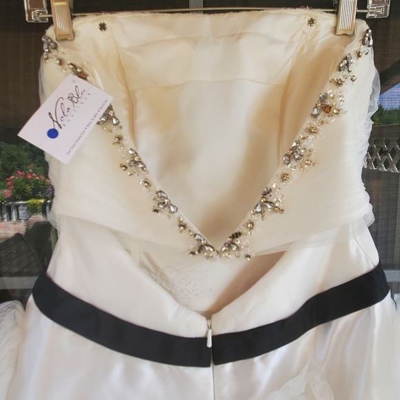 SATIN ROUGE, Beautiful Retro Knee length Wedding, Prom, Party Dress - Picture 7 of 15